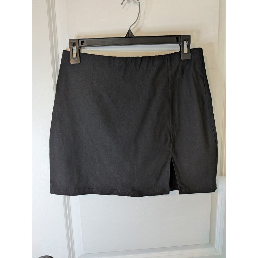 EG.CHRIS.G Black Mini Skirt with Front Slit Size Medium Womens Solid Basic